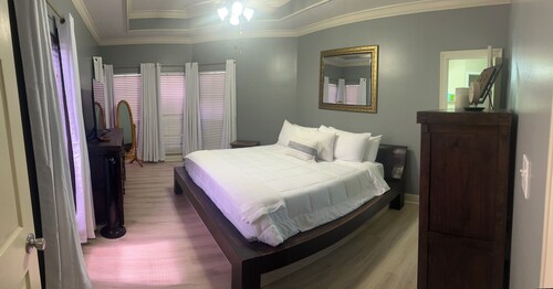 Newly renovated, spacious, modern home near Hospitals and LSU.