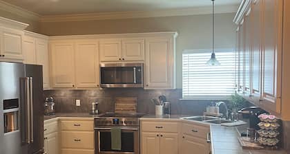 Newly renovated, spacious, modern home near Hospitals and LSU.