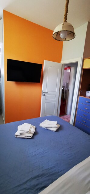 1 chambre, fer et planche à repasser, lit parapluie, Wi-Fi gratuit