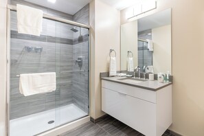 Apartment, 2 Bedrooms, Kitchen | Bathroom | Combined shower/bathtub, free toiletries, hair dryer, towels - Atlantic Station-12S (Stamford)
