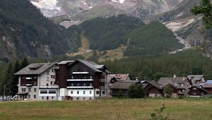 Front of property - Eduhoteldefilippi (Staffa)