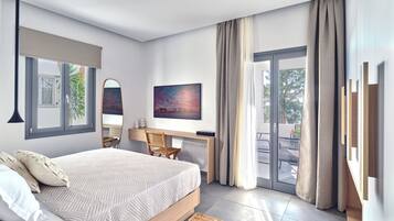 Junior Apartment, Sea View | In-room safe, laptop workspace, blackout drapes, soundproofing