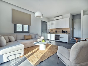 Apartamento estándar, vistas al mar | Cocina privada | Frigorífico grande, horno, placa de cocina y lavavajillas