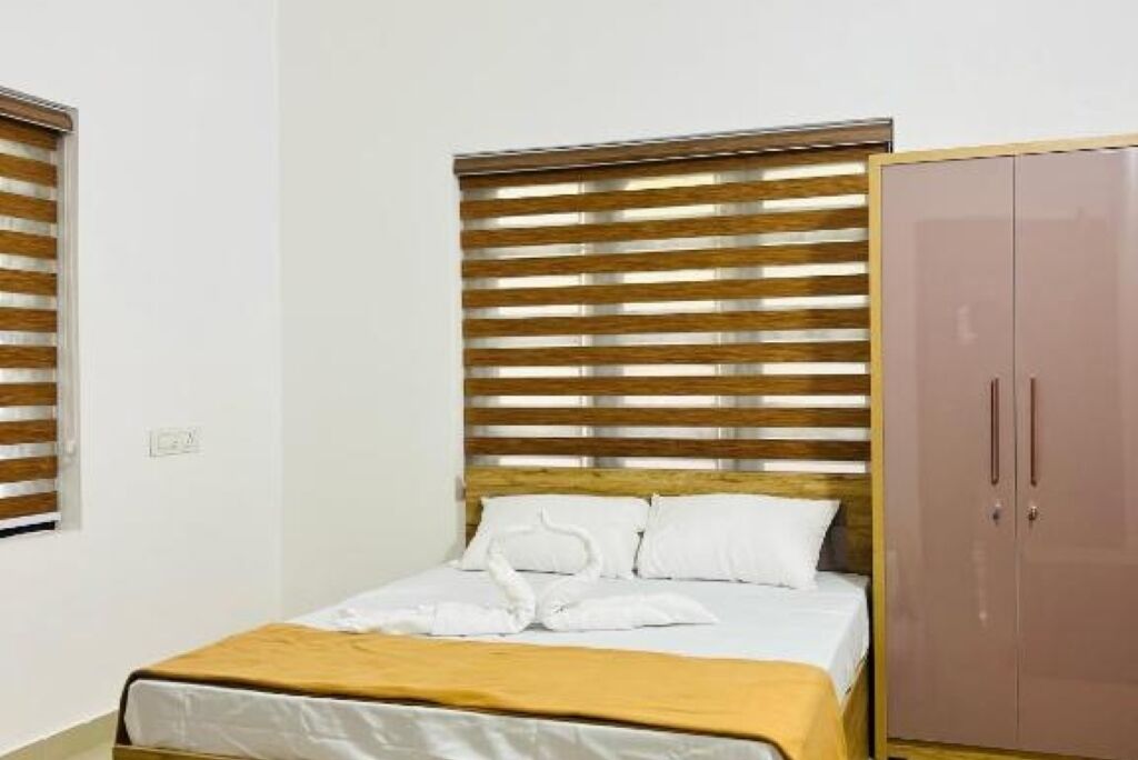 2 bedrooms, WiFi, bed sheets