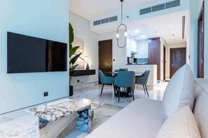 Televisión y oficina 