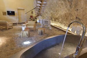 Habitación romántica doble | Baño | Secador de pelo, toallas, jabón y champú