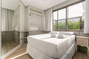 4 bedrooms, iron/ironing board, Internet, bed sheets