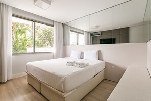 4 soverom, strykejern/-brett, internettilgang og sengetøy