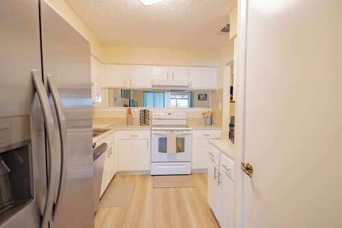 3 Miles to SeaWorld in San Antonio with WiFi, game room