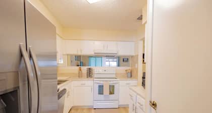 3 Miles to SeaWorld in San Antonio with WiFi, game room
