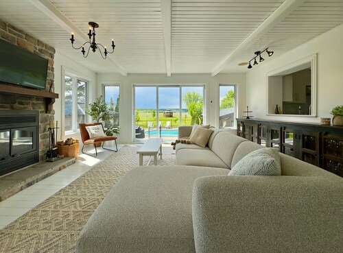 Hockey Themed House, Players' HQ, Pool & Jacuzzi