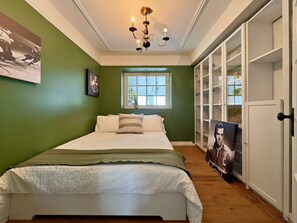 5 bedrooms, in-room safe, iron/ironing board, free WiFi