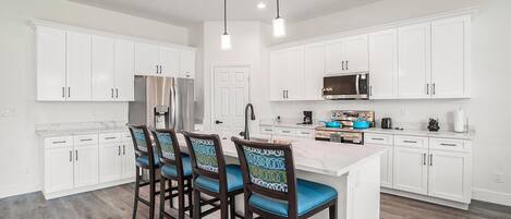 Microonde, forno, piano cottura, lavastoviglie