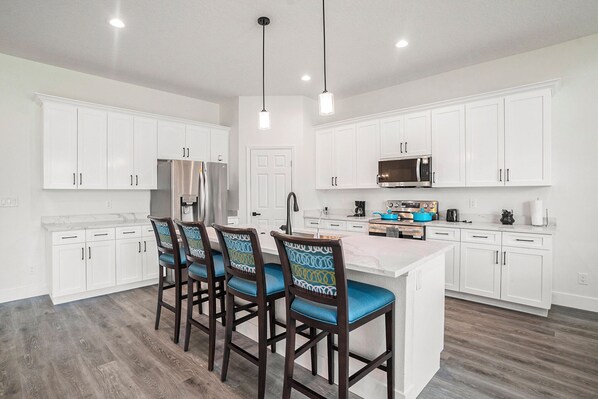 電子レンジ、オーブン、コンロ、食器洗い機