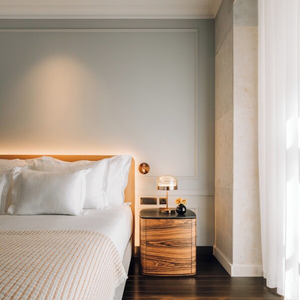 Premium bedding, in-room safe, desk, laptop workspace