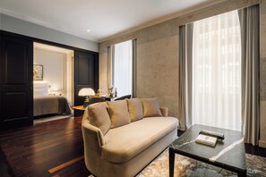 Suite – grand | Oppholdsområde | Smart-TV