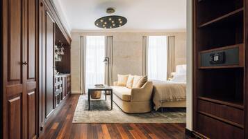 Junior Suite | Private kitchenette | Mini-fridge, microwave, stovetop, espresso maker