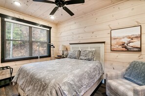 5 bedrooms, iron/ironing board, travel crib, free WiFi - Private Pool|Winter Deals|Movie Room|Near Parkway (Pigeon Forge)