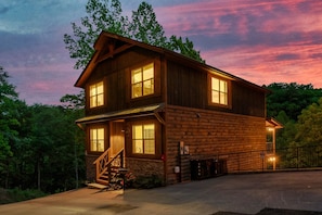 Exterior - 3 Mi to Dolly|Private Pool|Movie Room|Near Parkway (Pigeon Forge)