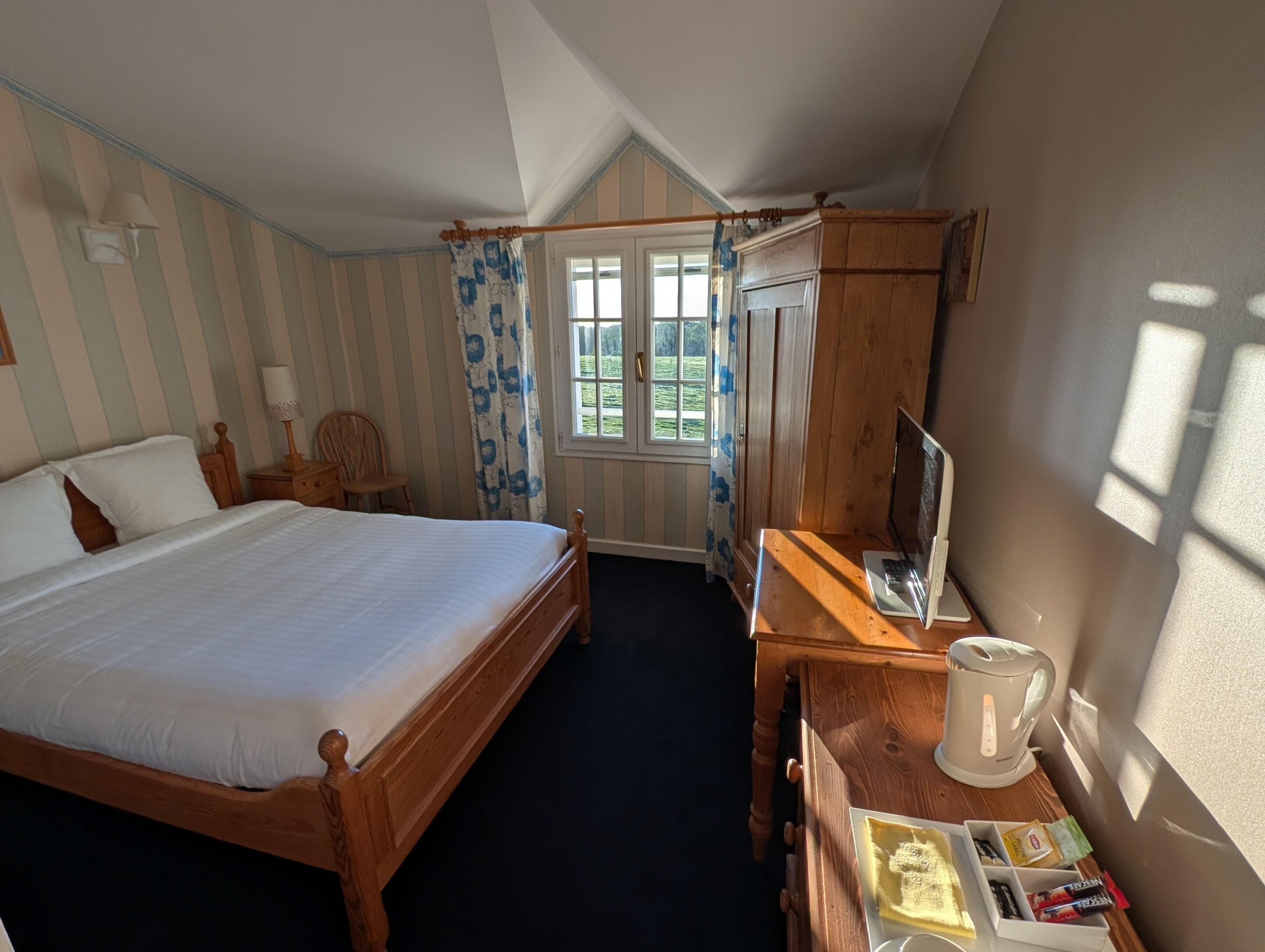 Dobbeltrom – superior | Safe på rommet, blendingsgardiner, lydisolert og wi-fi (inkludert)