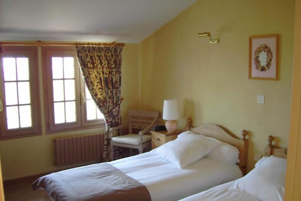 Superior Twin Room | 1 bedroom, in-room safe, blackout drapes, soundproofing