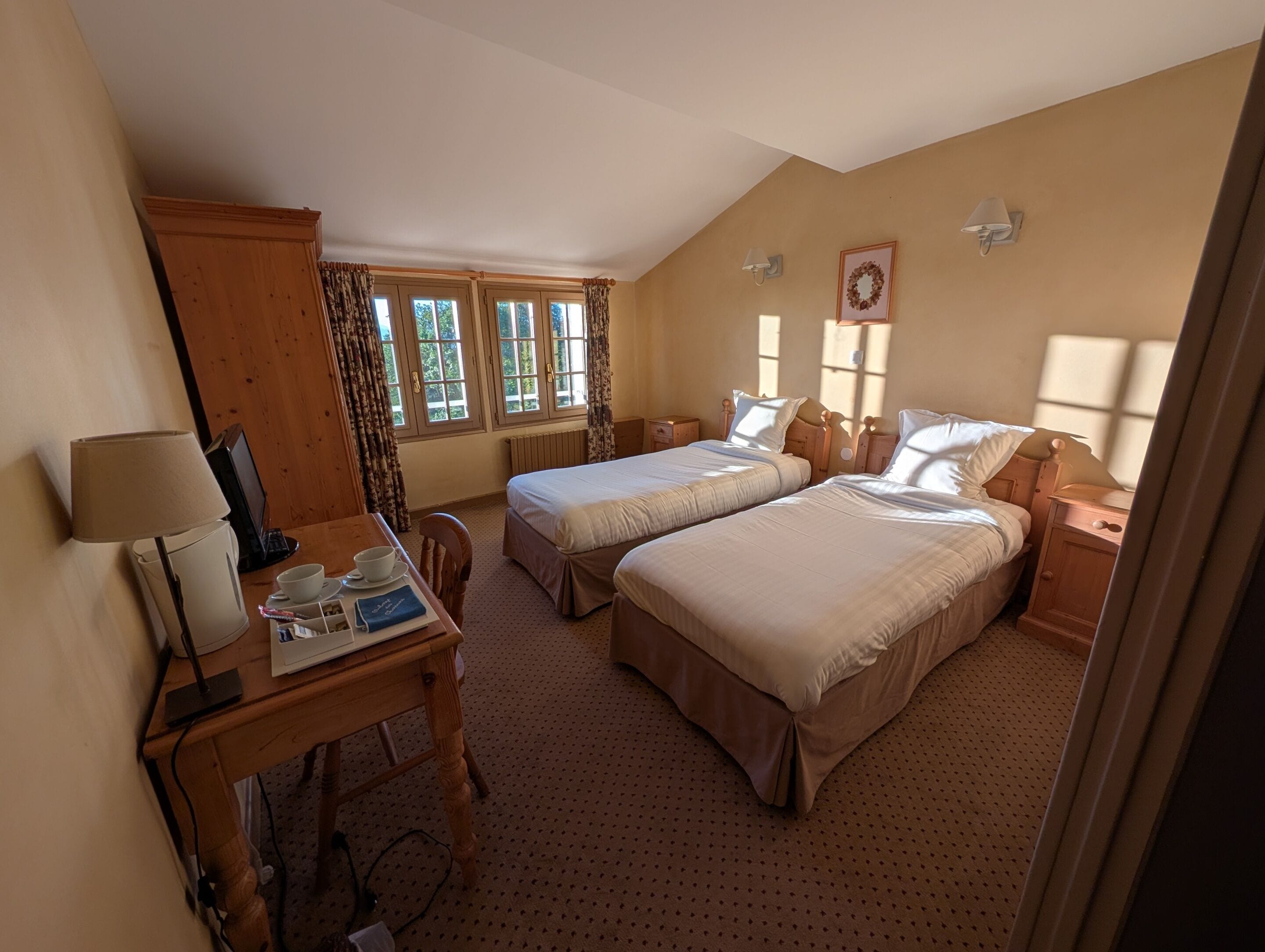 Tomannsrom – superior | Safe på rommet, blendingsgardiner, lydisolert og wi-fi (inkludert)