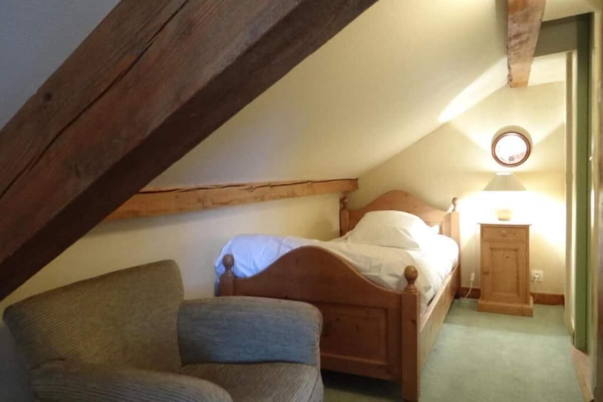 Family Triple Room | 1 bedroom, in-room safe, blackout drapes, soundproofing