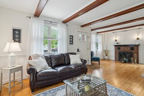 TV, books, stereo - NEW! Coastal Comfort with Stunning Harbor Views (Plymouth)