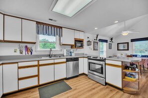 Fridge, microwave, oven, dishwasher - NEW! Oyster Cottage in Historic Fishing Village (Cape Charles)