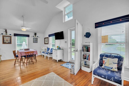 NEW! Oyster Cottage in Historic Fishing Village