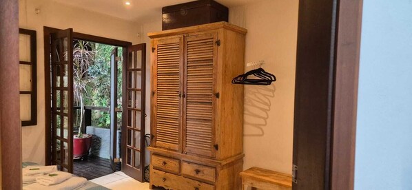 Villa | Iron/ironing board, free WiFi, bed sheets