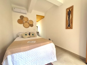 Studio | Iron/ironing board, free WiFi, bed sheets - Suítes Azul Marinho (Ilhabela)