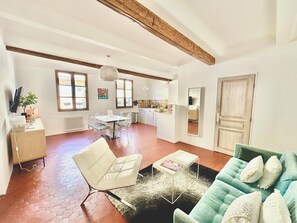 Living area - 3 bedroom apartment in aix-en-provence (Aix-en-Provence)