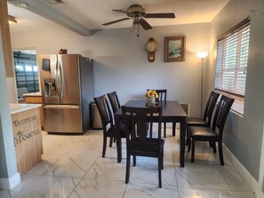 Dining - Sunny palm breeze home near UCF (Orlando)