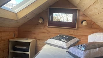 2 bedrooms, bed sheets