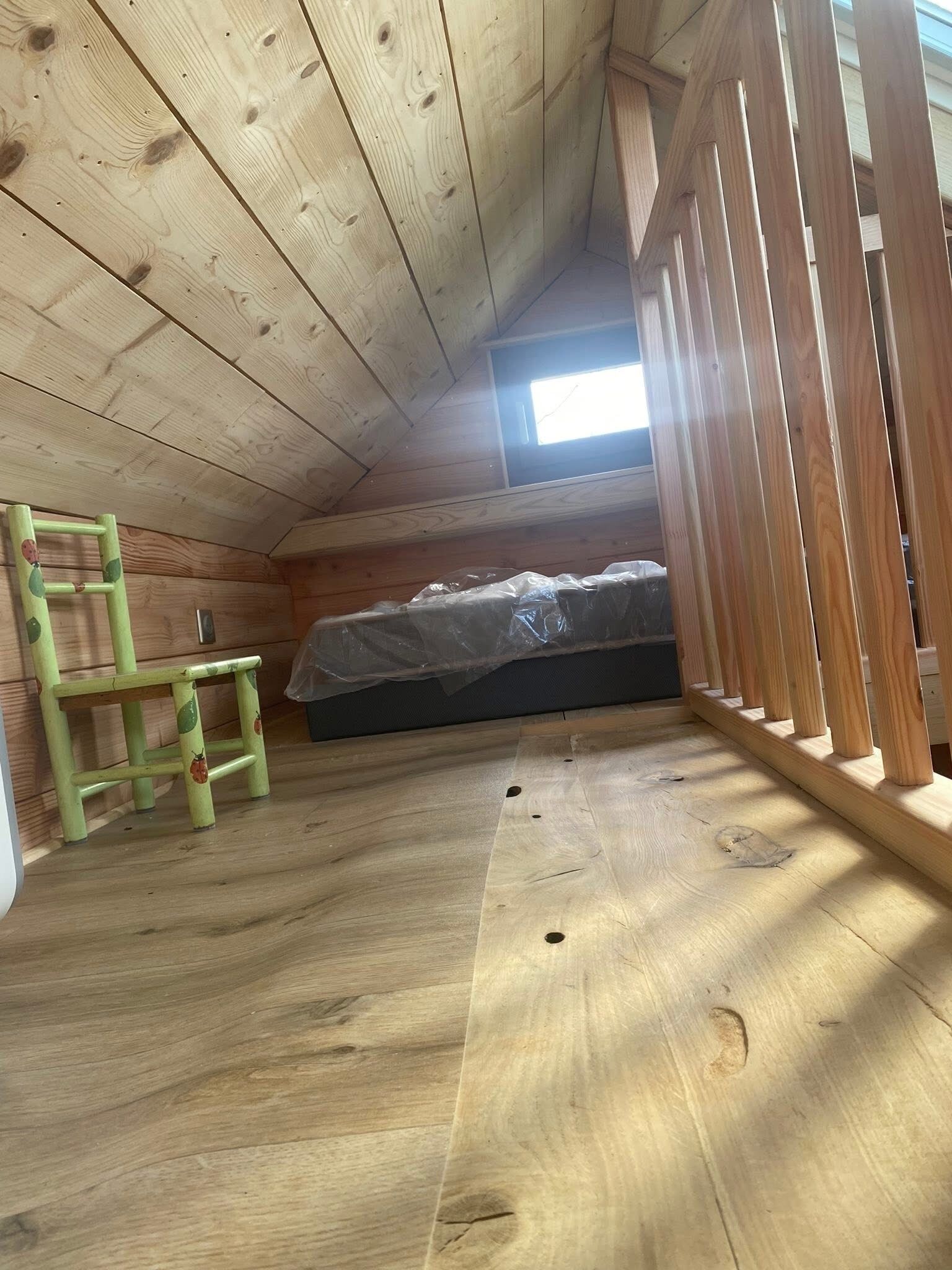 2 bedrooms, bed sheets