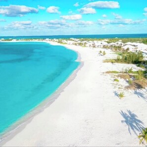 Sun loungers, beach towels - Generator, Golf cart avail., 2 BR beach villa in Treasure, WiFi, washer & dryer (Treasure Cay)