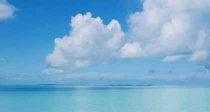 Generator, Golf cart avail., 2 BR beach villa in Treasure, WiFi, washer & dryer