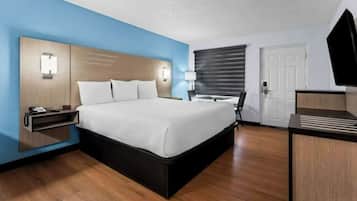 1 habitación, escritorio y espacio para trabajar con laptop