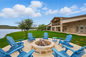 Terrace/patio - Sunshine Beach- Swimming + Dock! (Graham)
