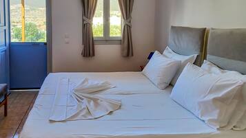 Basic Studio, Mountain View | Free WiFi, bed sheets