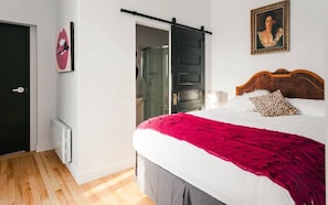 Loftsrom – comfort, delvis havutsikt | 1 soverom, individuelt dekorert, lydisolert og wi-fi (inkludert)