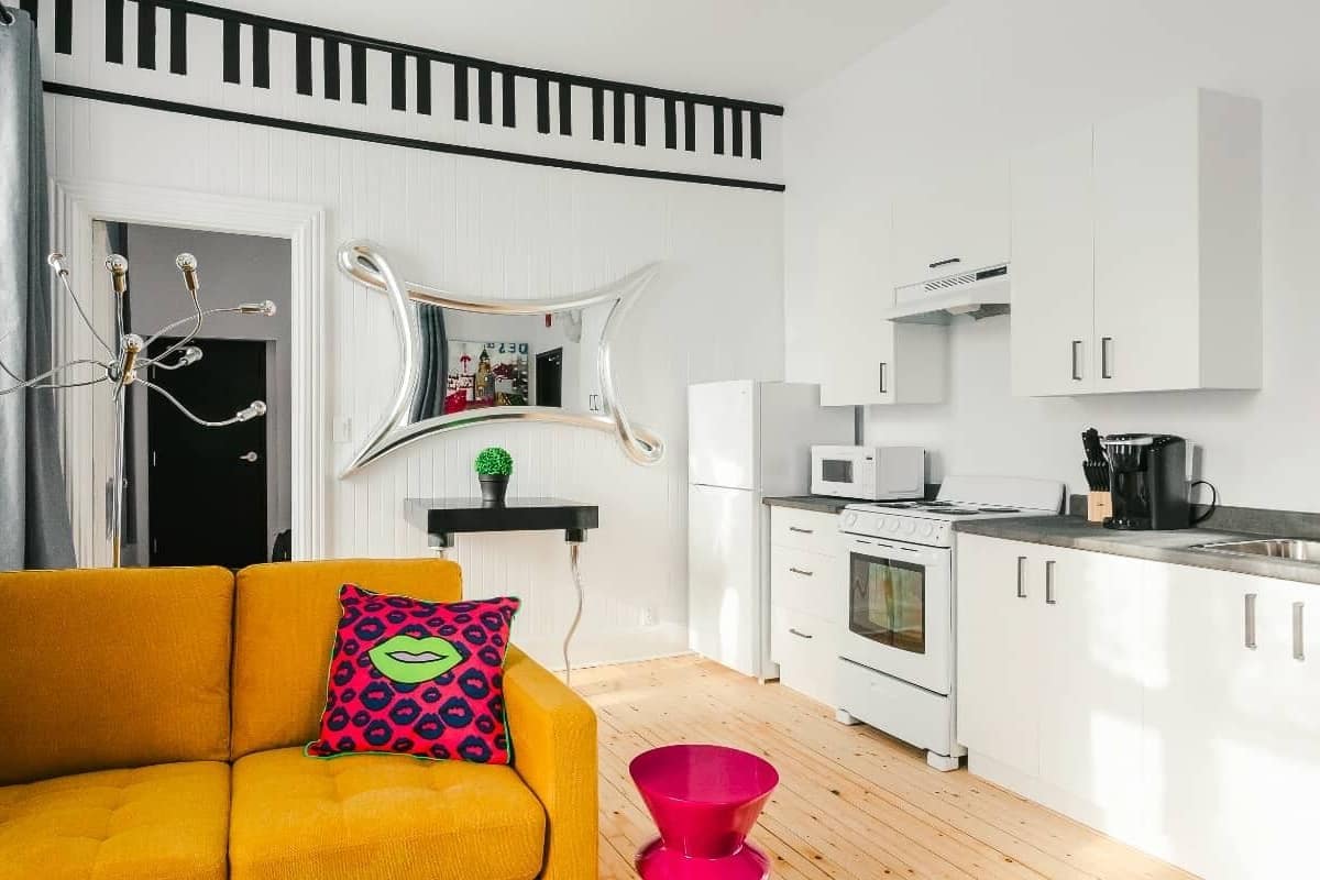 Loft Confort, vista parcial al océano | Cocineta privada | Refrigerador con congelador, microondas, horno y parrilla de estufa