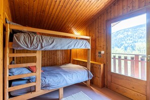 2 bedrooms, bed sheets