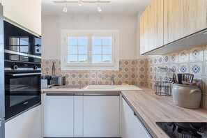 Refrigerador, microondas, horno y lavavajillas 