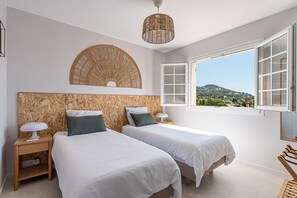 2 bedrooms, iron/ironing board, free WiFi