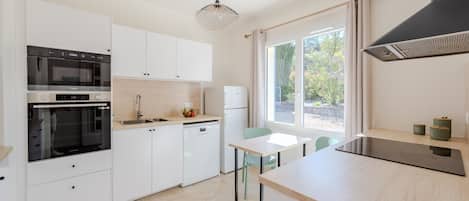 Fridge, microwave, oven, dishwasher