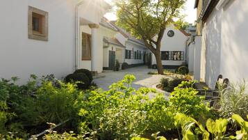 Doppelzimmer, Blick auf den Innenhof | Blick auf den Garten