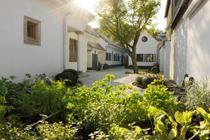 Dobbeltrom, bakgårdsutsikt | Hageutsikt