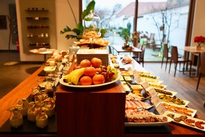 Daily local cuisine breakfast (EUR 28 per person) - Hotel Genuss am Hof (Halbturn)